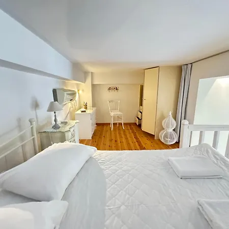 Roula's * Андрос